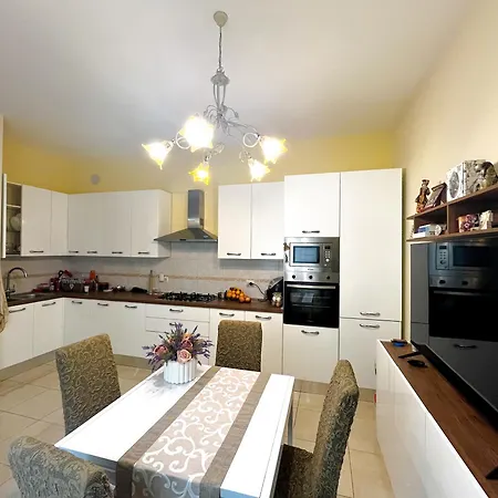 Apartment Vale Mare Blu - Steps From The Sea 50mt & Train And Bus Station